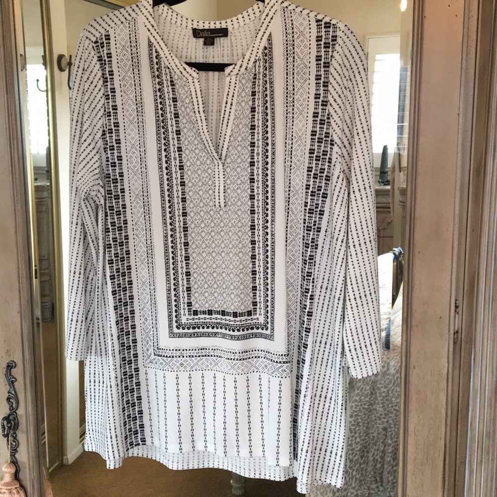 Black and White blouse, XL🌸🌼